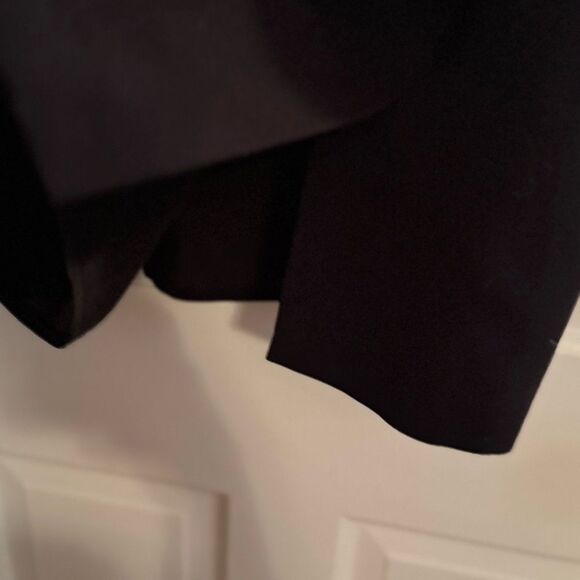 Chaus‎ Black skirt size 16. Back slits. Zipper and hook and eye on the side. - Picture 5 of 8